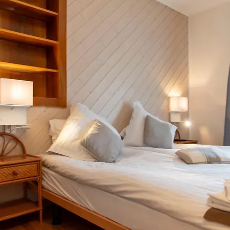 De La Place Mini-hôtel 3*