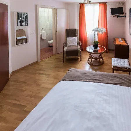 De La Place Inn