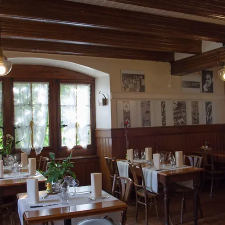 De La Place Mini-hôtel 3*
